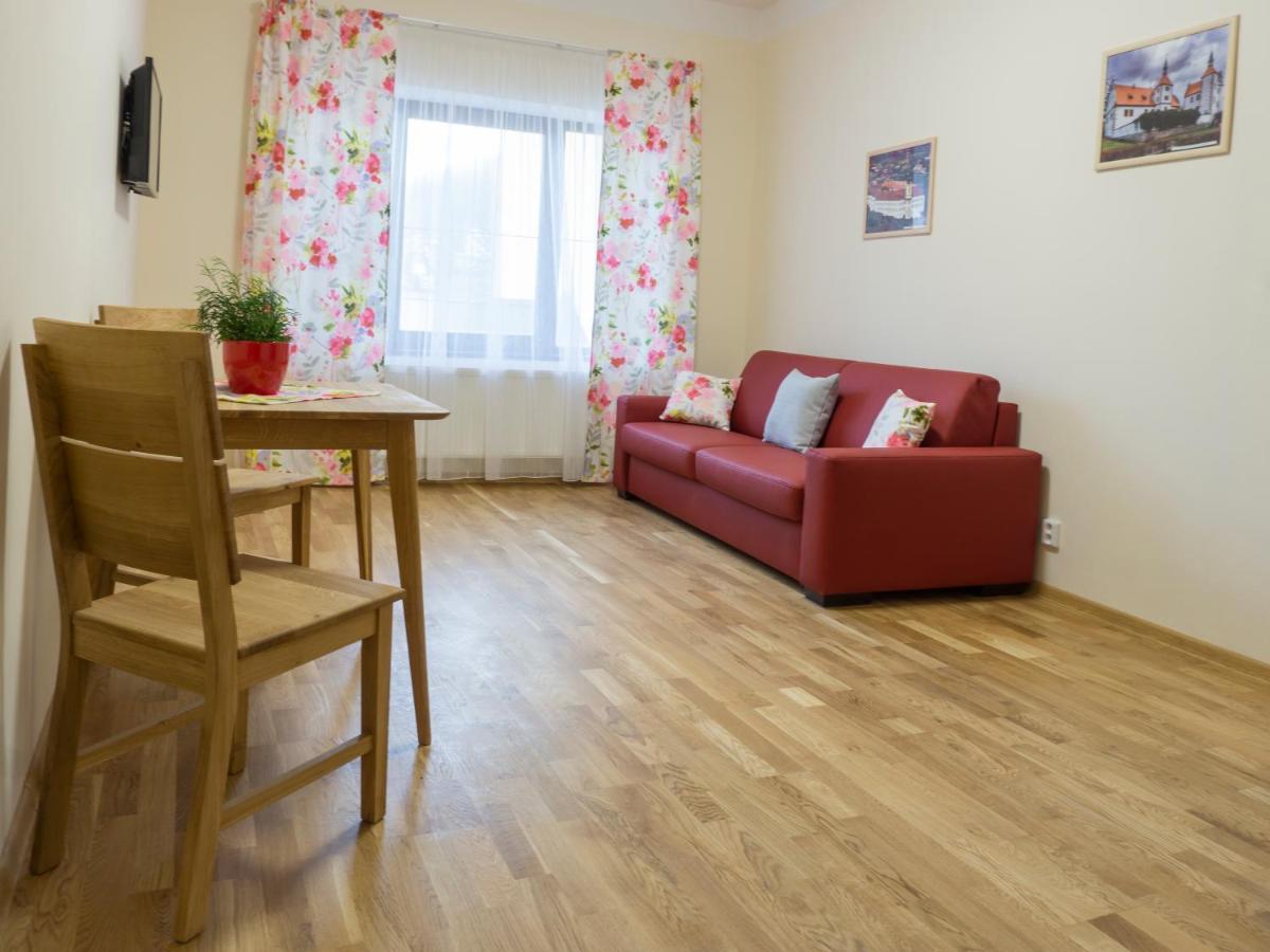 Penzion Ruze Benesov nad Ploucnici Exteriör bild
