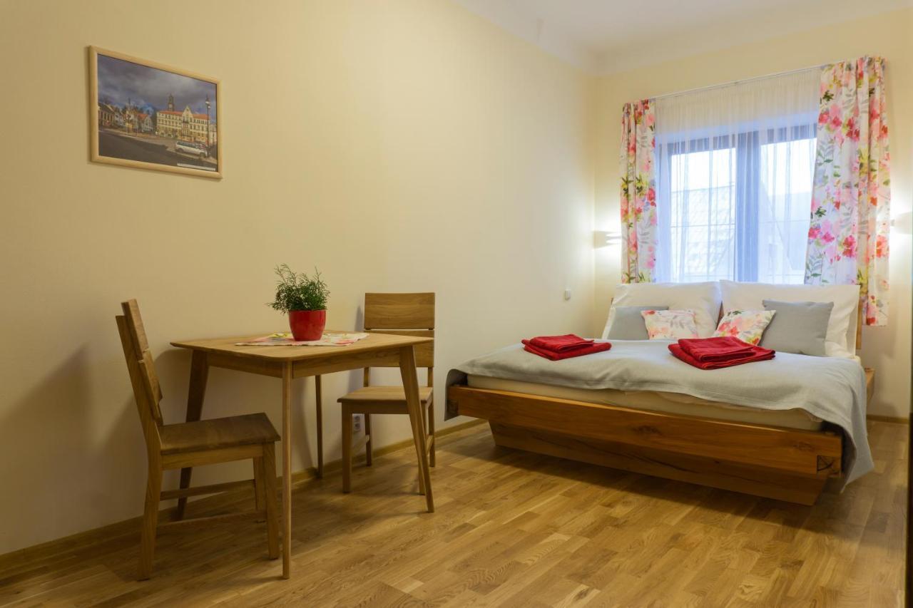 Penzion Ruze Benesov nad Ploucnici Exteriör bild