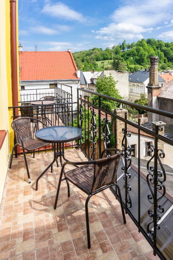 Penzion Ruze Benesov nad Ploucnici Exteriör bild